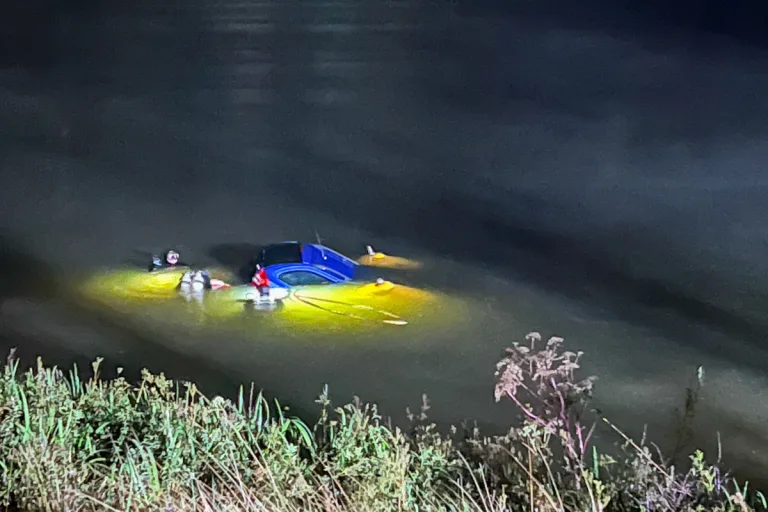 Auto rollt in den Wenigerweier in St. Gallen 