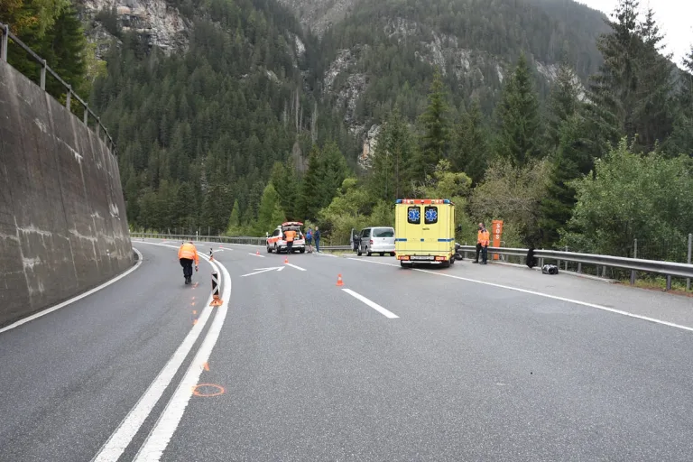 Andeer GR – Motorradlenker bei Überholmanöver verletzt