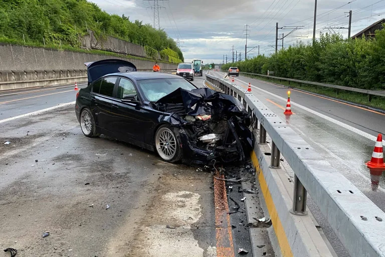 Rotkreuz ZG – Totalschaden nach Unfall auf der A4