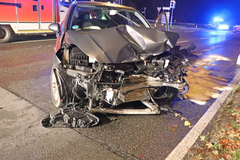 Langenfeld – Unfall auf dem Katzberg – Zwei Personen verletzt im Krankenhaus