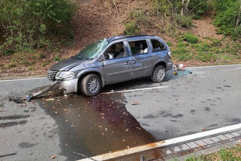 Bad Blankenburg – Eingeklemmte Person nach schwerem Unfall