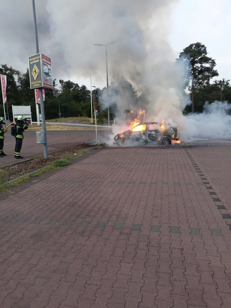 Speyer – Brand eines Elektrofahrzeugs an Ladesäule
