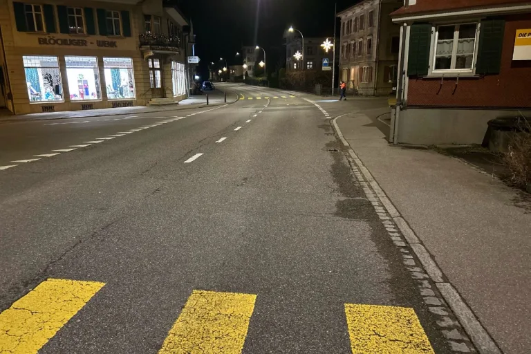 Bütschwil SG - Autofahrerin (92) kollidiert mit Velofahrer (40)