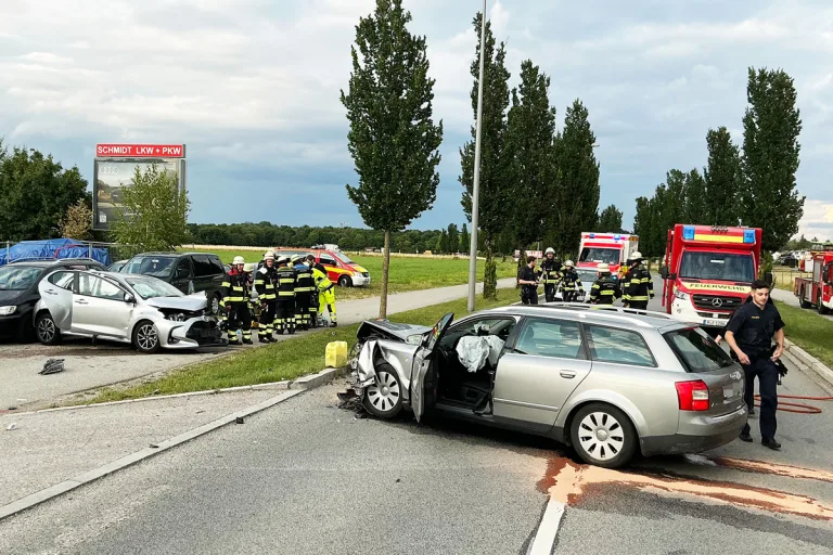 München BY – Drei Verletzte bei Unfall in Aubing-Lochhausen
