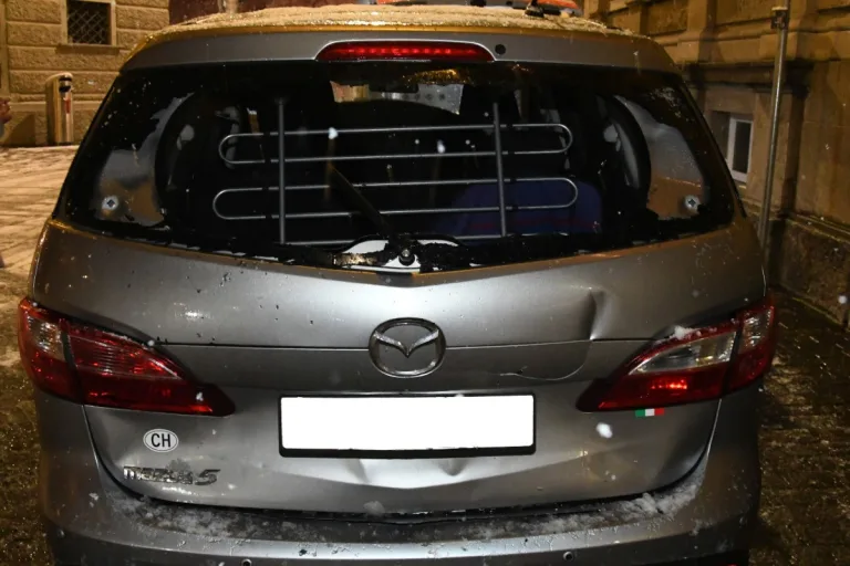 Chur GR - Diverse Unfälle im Schnee - ein Auto mit Sommerreifen wurde einfach auf der Strasse abgestellt
