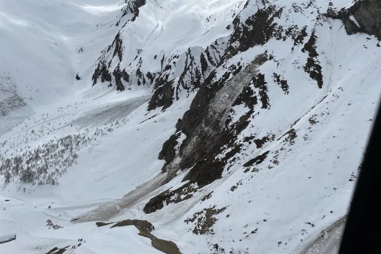 Samnaun GR - Skifahrt endet aufgrund von Lawinenniedergang tödlich