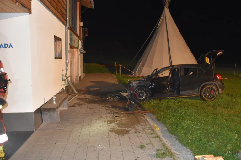 Breil/Brigels GR - Lernfahrer ohne Begleitperson verunfallt - Auto in Brand geraten