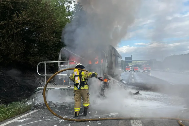 A3 Neustadt/Wied RP – Lkw-Brand sorgt für Vollsperrung auf Autobahn