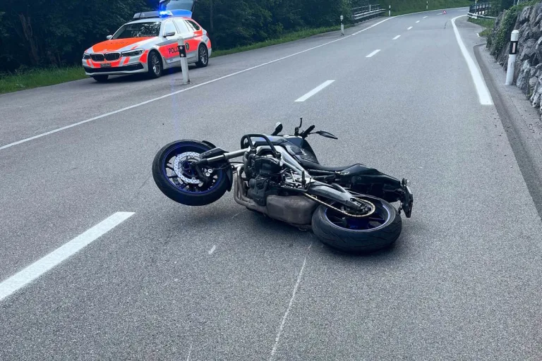 Gähwil SG - Mit einer Mauer kollidiert 