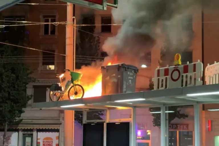 Zürich – Ausschreitungen und Brand nach Fussballspiel am Albisriederplatz 