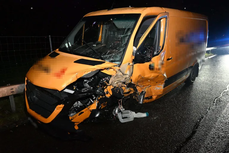A1 Henau SG – Geisterfahrerin verursacht heftige Frontalkollision