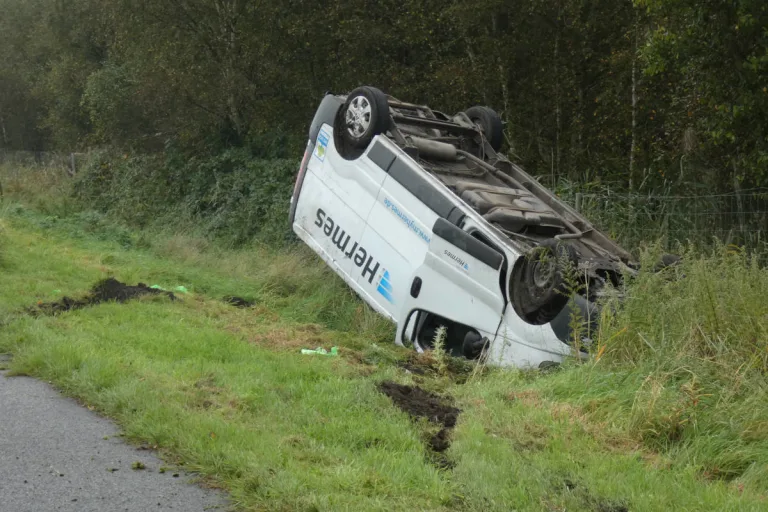 Bremerhaven – Transporter verunfallt – Fahrer verletzt