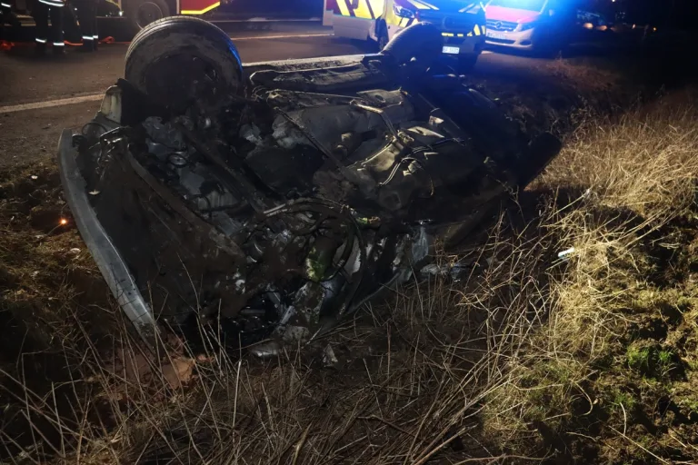 Tödlicher Verkehrsunfall in Vlotho NW - Fahrer aus dem Auto geschleudert