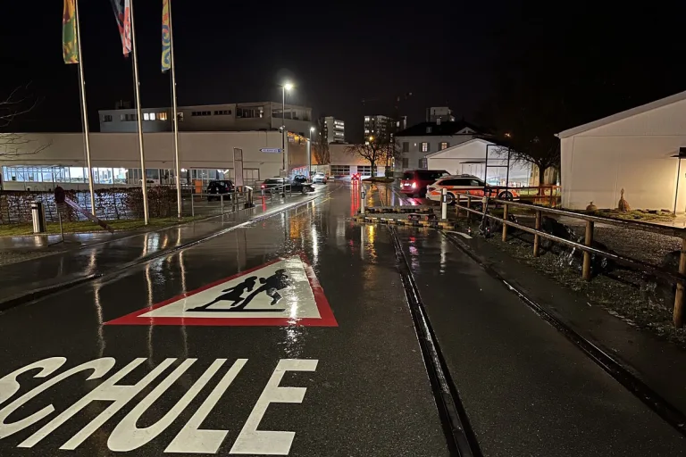 Uzwil SG - Gesichtsverletzungen nach Sturz mit E-Scooter