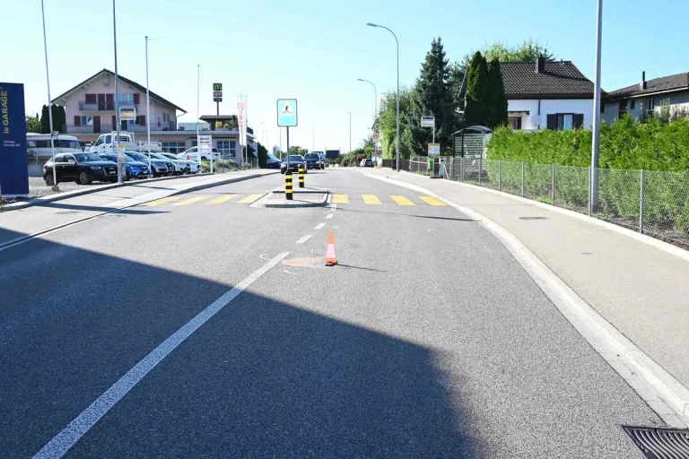 Wil SG - Motorradfahrer bemerkt Bremsmanöver zu spät 
