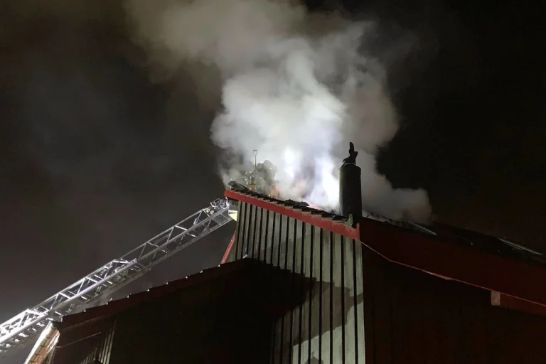 Oberglatt ZH – Dachbrand verursacht Schaden