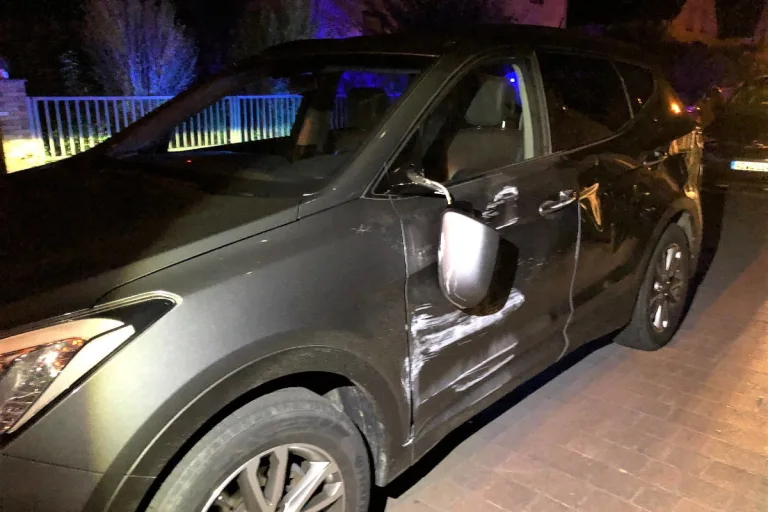 Gimbsheim – Auto rollt und klemmt Fahrerin ein