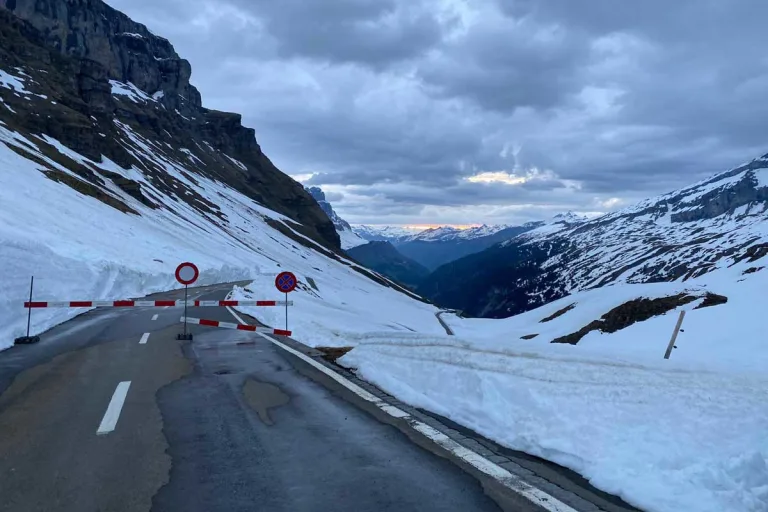 Urner Alpenpässe – Wintersperre am Susten, Nachtsperre an der Furka