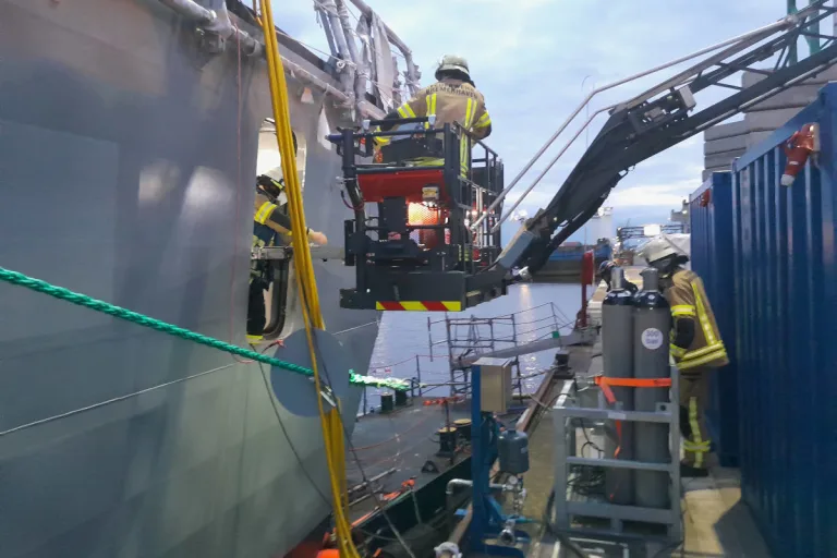 Bremerhaven – Arbeiter stürzt auf Schiff