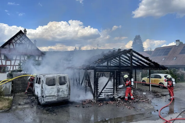 Glattfelden ZH - Teilevakuation von Alterszentrum wegen Feuer!