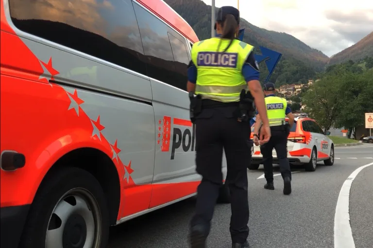 Kanton Wallis – Telefonieren am Lenkrad bleibt ein Sicherheitsrisiko im Strassenverkehr