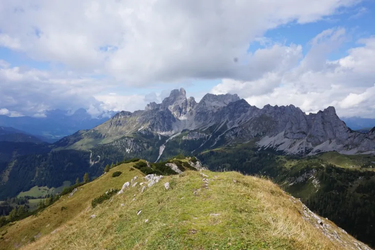 Gosau OÖ – Urlauberpaar wollte mit Mietwagen auf den Dachstein fahren