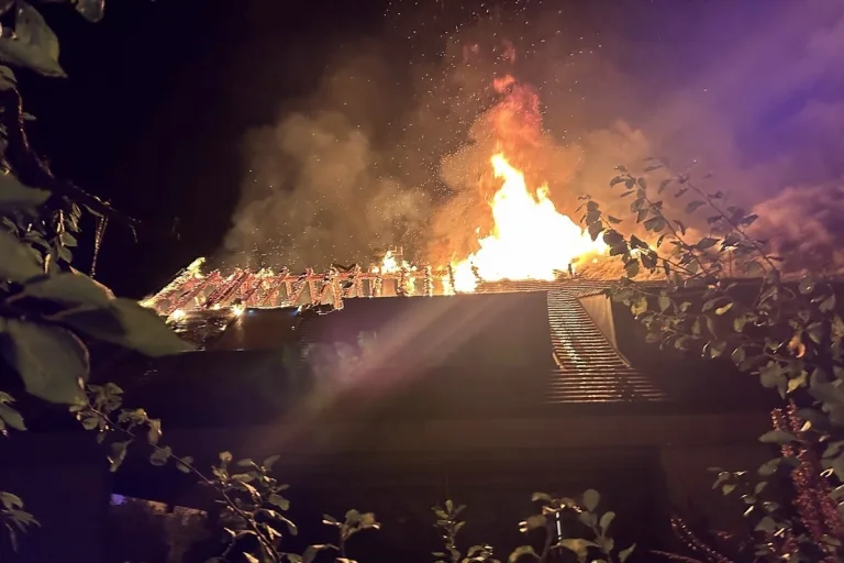 Neuhausen am Rheinfall SH - Haus nach Brand unbewohnbar 