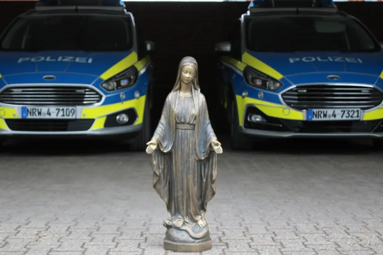 Kreis Steinfurt NW - Polizei findet gestohlene Gegenstände von Friedhöfen wieder