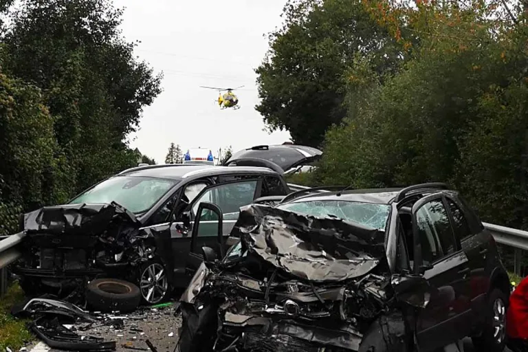 Bezirk Grieskirchen - Ein Toter nach Frontalcrash