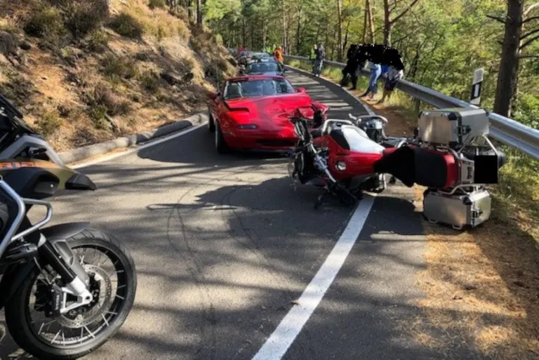 Maikammer – Schwerer Motorradunfall auf der Totenkopfstraße