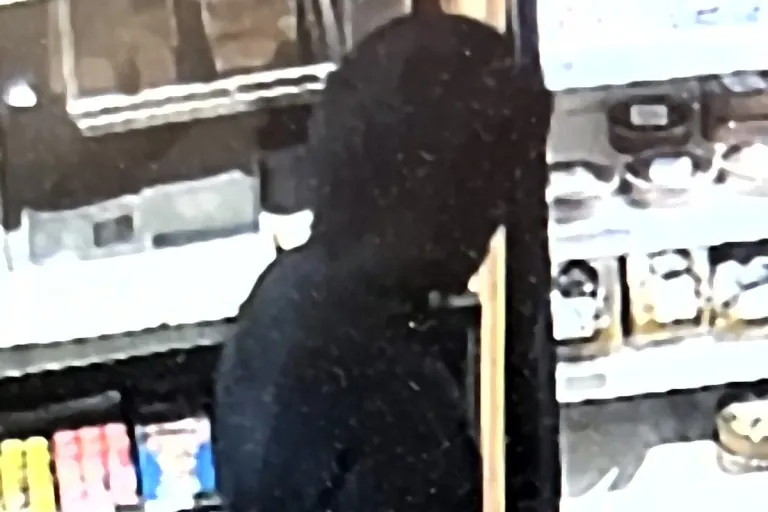 Emmenbrücke LU - Raubüberfall auf Tankstellenshop - Täterschaft auf der Flucht