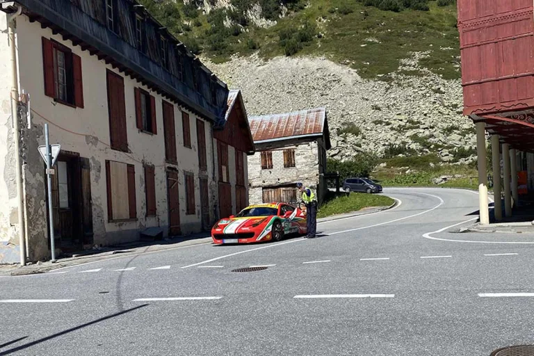 Oberwallis – 2 Raser und mehrere Schnellfahrer am Simplon- und Grimselpass aus dem Verkehr gezogen
