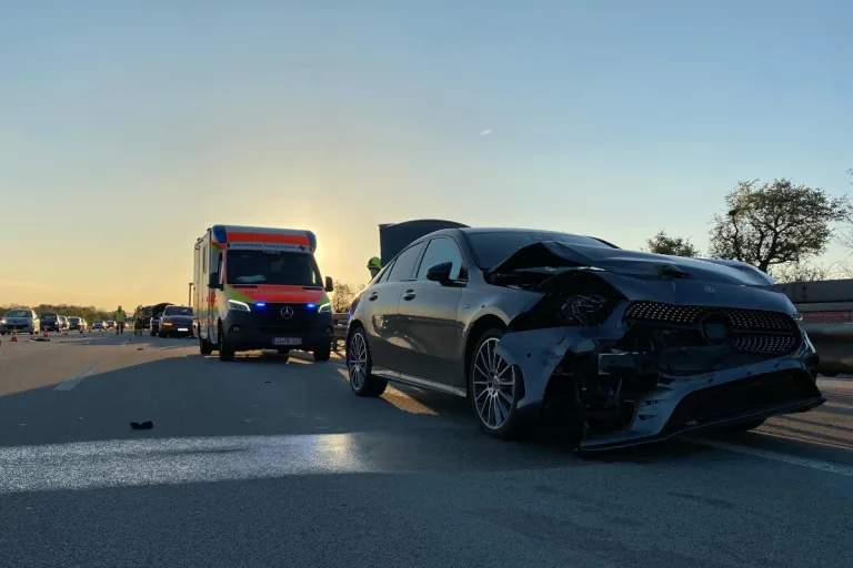 A6 Frankenthal – Unfall mit 5 beteiligten Fahrzeugen und 3 Verletzten