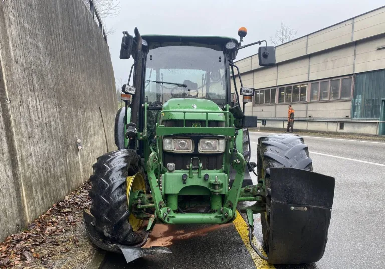 Neuheim ZG - Traktor-Unfall auf der Sihlbruggstrasse