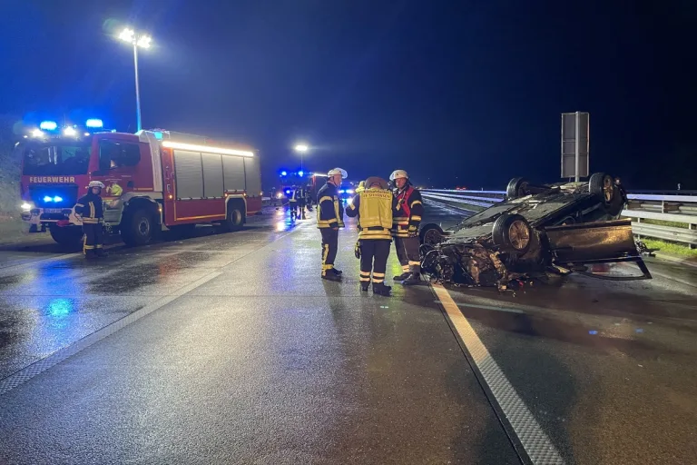 Autobahn 1 aufgrund eines schweren Unfalls kurzzeitig gesperrt 