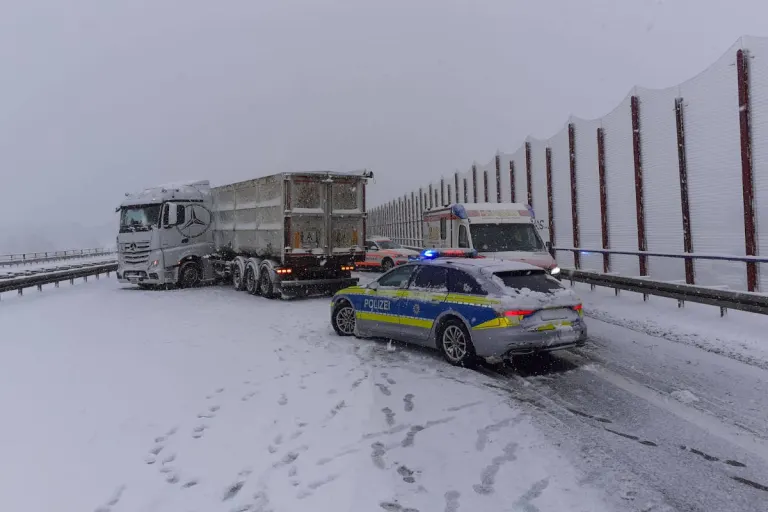 Thüringen – Aprilwetter bringt Schnee und glatte Straßen mit sich