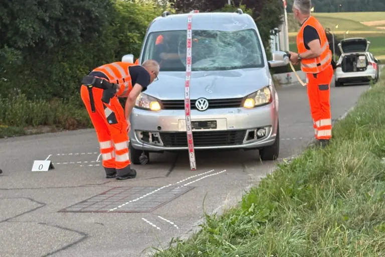 Benken ZH – Velofahrer bei Unfall schwer verletzt