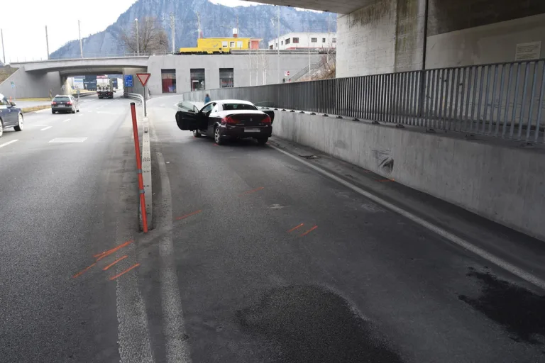 Maienfeld GR – Junglenkerin kollidiert mit Betonmauer
