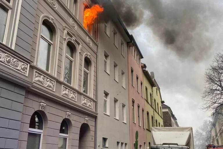 Neuss -  Zimmerbrand auf der Kanalstraße ohne Personenschaden