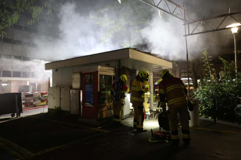 Zug ZG - Rauch und Feuer in der Nacht