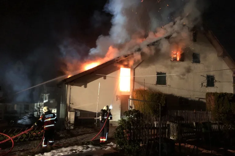 Wollerau SZ –  Verletzte bei Hausbrand