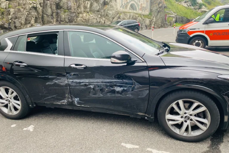 Andermatt UR - Verkehrsunfall vor der Teufelsbrücke