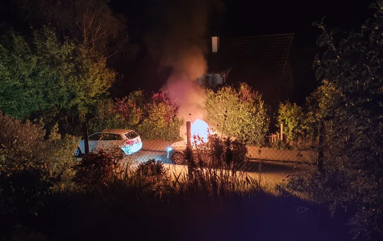Rickenbach BL – Auto brennt mitten in der Nacht