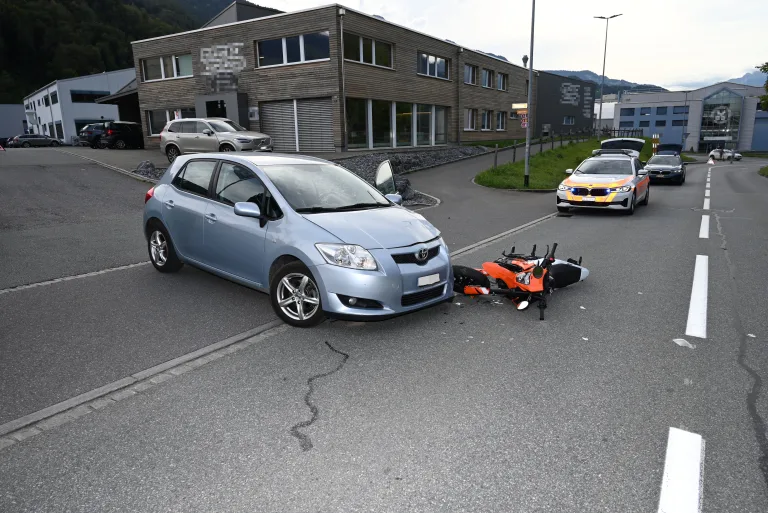 Mels SG – 16-Jähriger bei Motorradunfall erheblich verletzt