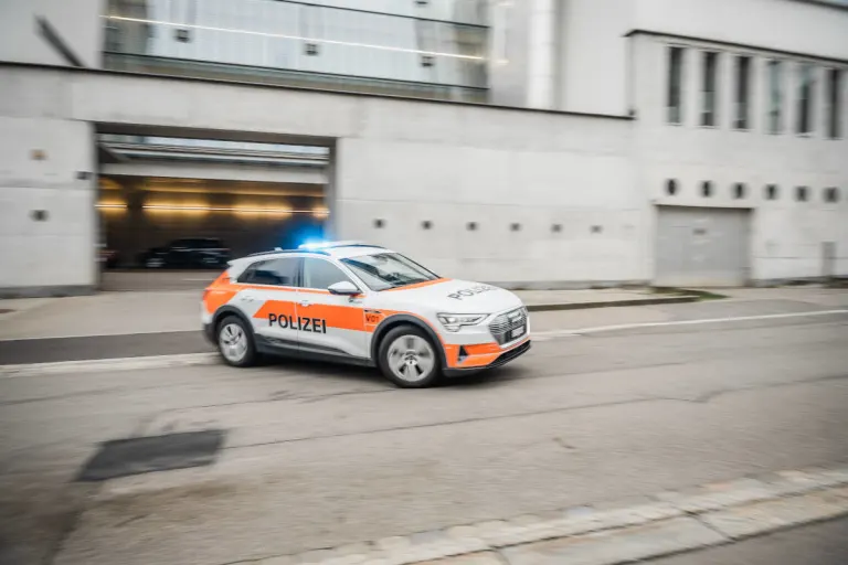 St.Gallen – Nach Kollision mit Fussgängerin weitergefahren 