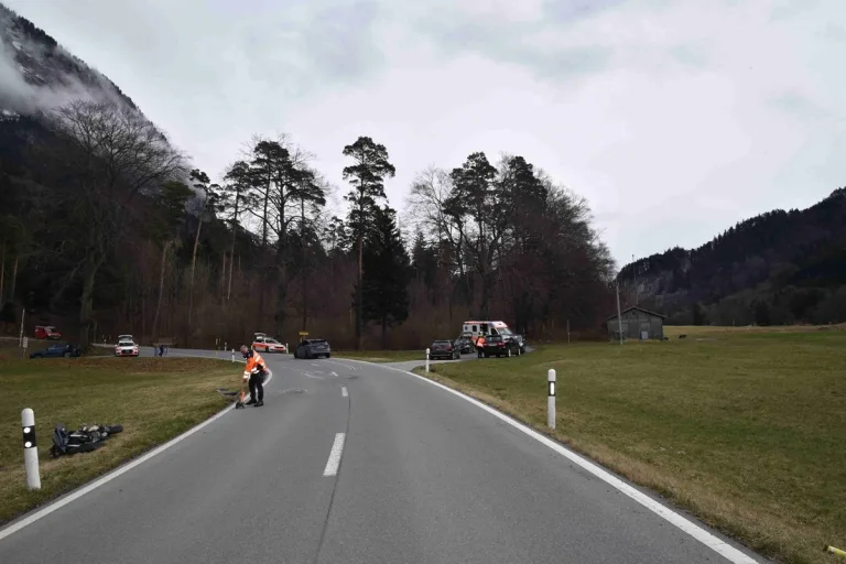 Fläsch GR - 18-jähriger Töfffahrer bei Unfall verletzt