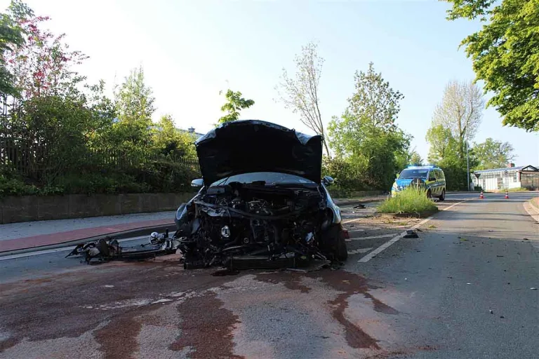 Bad Oeynhausen - Alkoholisierter Autofahrer flüchtet vor Kontrolle und verunfallt
