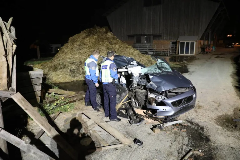 Peney-le-Jorat NE – Schwer verletzter Fahrer nach Unfall im Spital