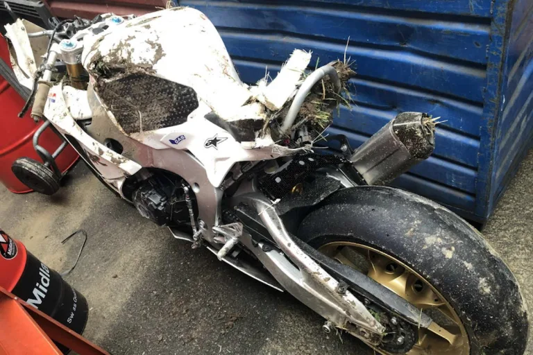 Kerzers FR – Töfffahrer schwer verletzt