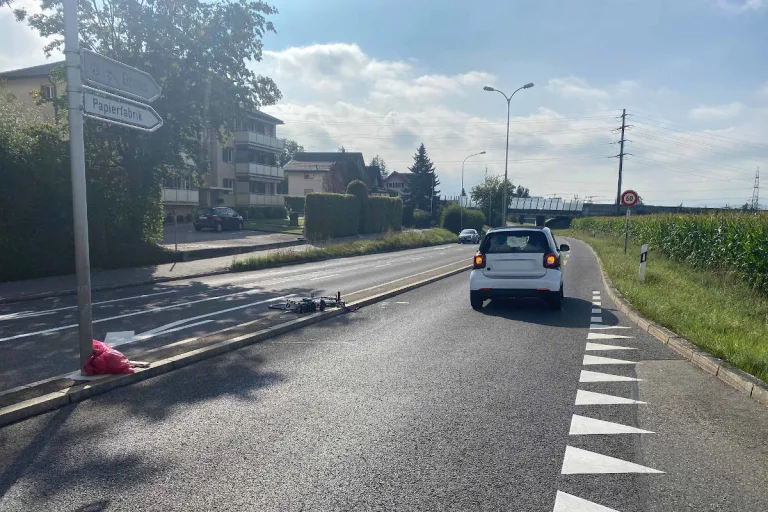 Cham ZG – E-Bike-Fahrerin bei Kollision erheblich verletzt